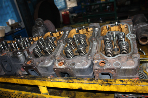 三菱S6R-PTA柴油發(fā)動(dòng)機(jī)缸蓋