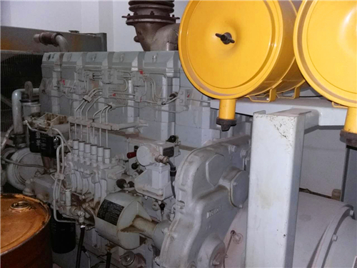 三菱R16柴油發動機進氣 管和空氣過濾器